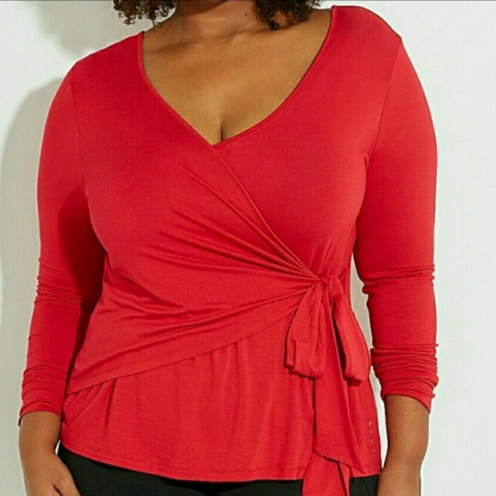 Livi Active wrap shirt in Red size 18/20